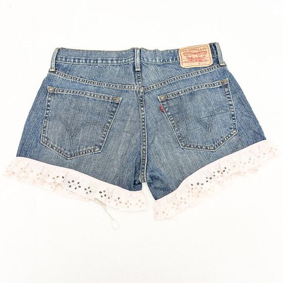 Levi's 559 Relaxed Straight Upcycled Lace Hem Dark Wash Denim Shorts Size 33 - Picture 2 of 5